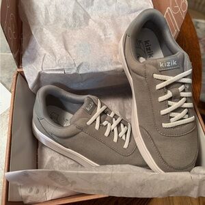 NWB Kizik Prague Granite Little Kids 3 discontinued